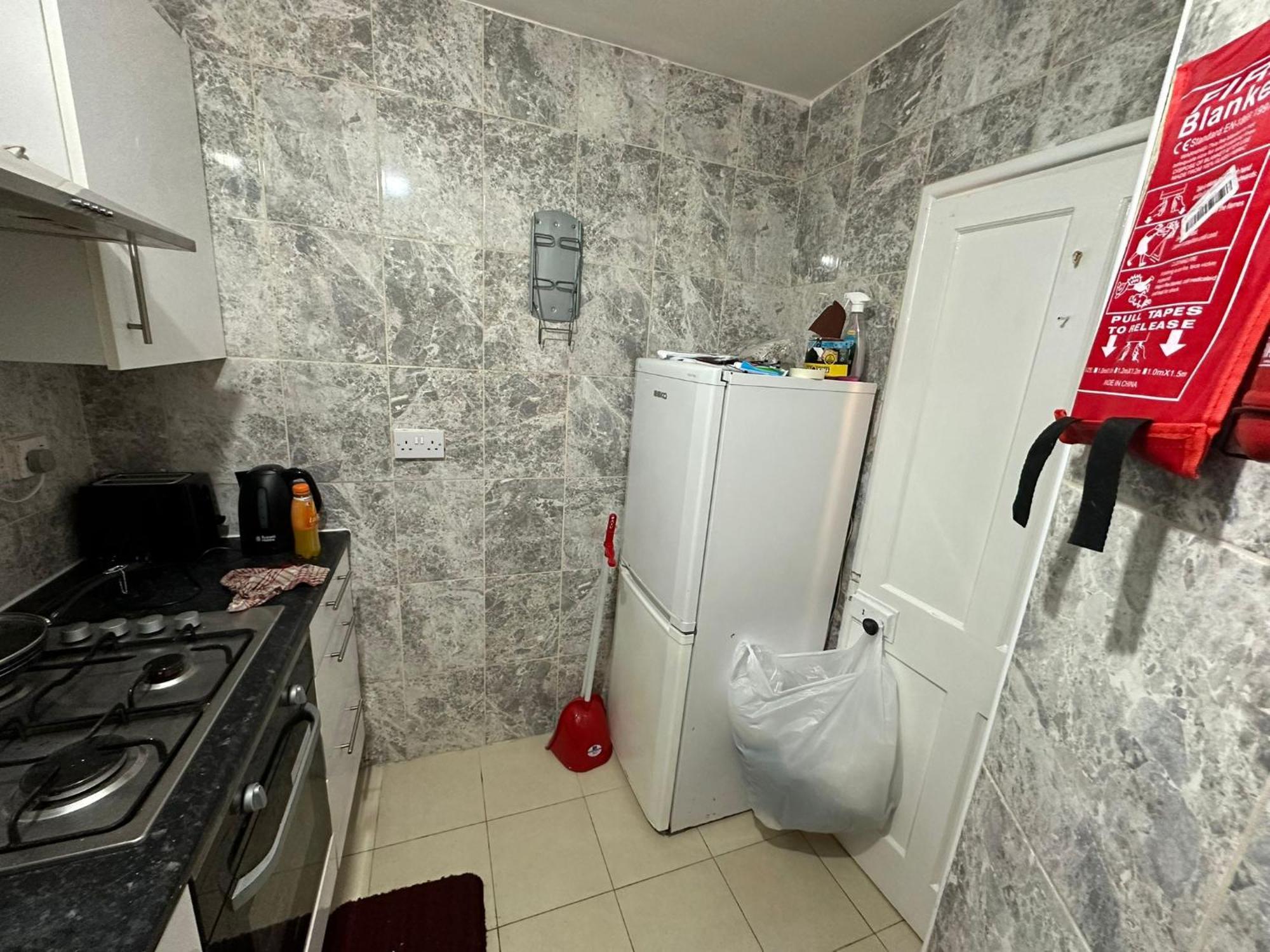 Beautiful Private Double In A Shared 3-bedroom Minutes Walk From Bethnal Londra