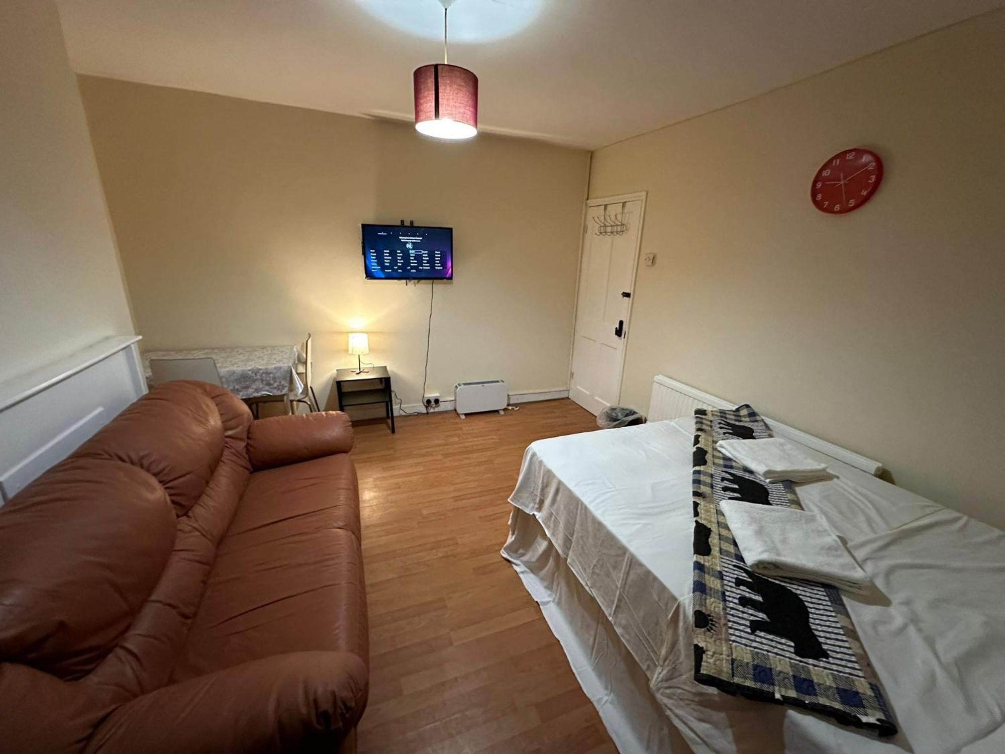 Beautiful Private Double In A Shared 3-bedroom Minutes Walk From Bethnal Apartament Londra